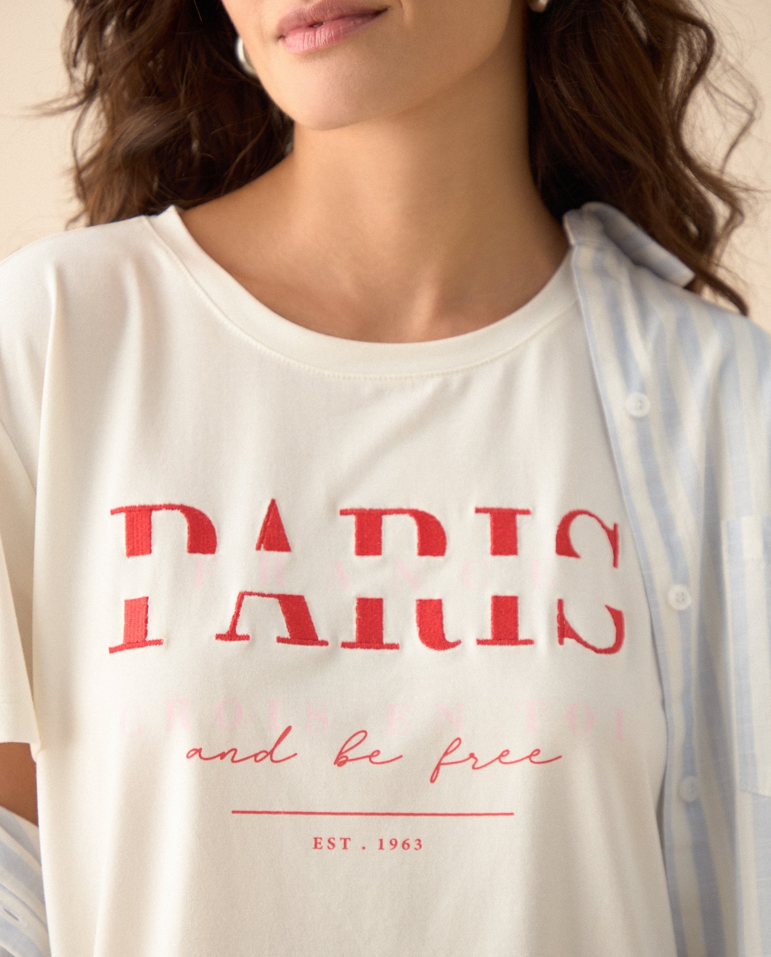 Camiseta con detalles bordados para mujer - Crudo