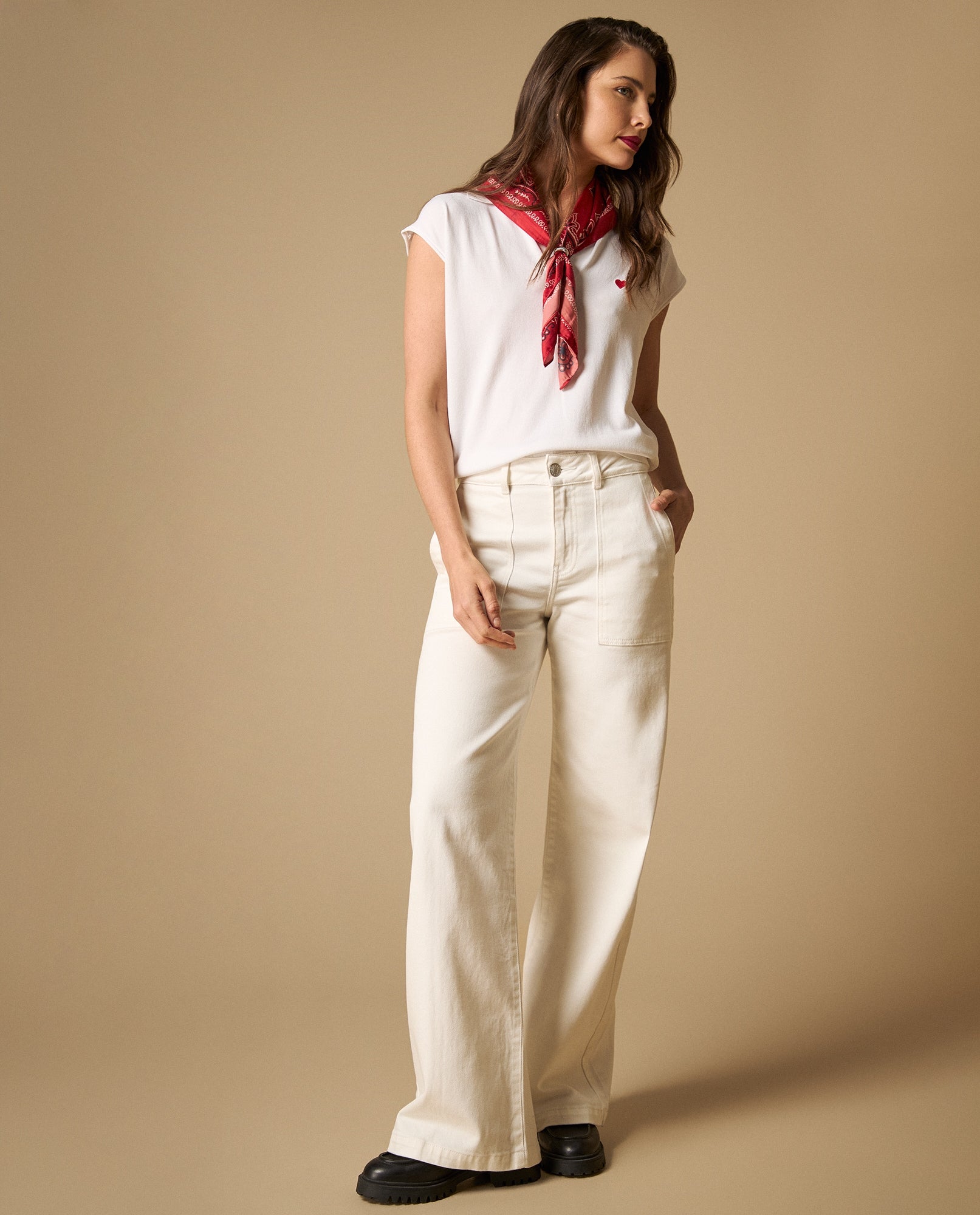 Camiseta tejida con bordado y cuello en V - Crudo 34_101H201_CRU110104_5