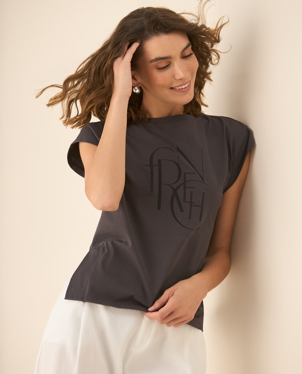Camiseta manga sisa con letras estampadas al frente para mujer - Gris 34_103G003_GRI190203_3
