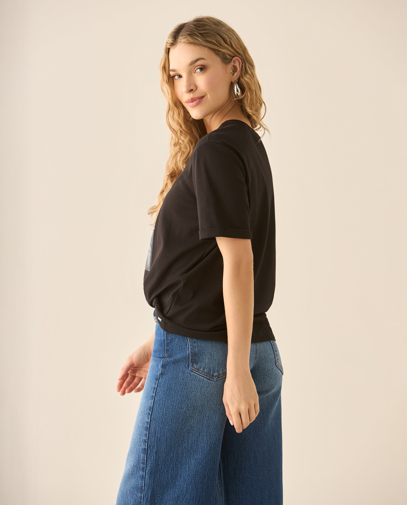 Camiseta manga corta con estampado al frente para mujer - Negro 34_103G004_NEG190303_4