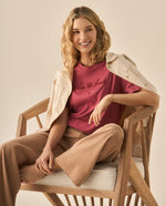 Camiseta con letras bordadas al frente y en las mangas para mujer - Rosa