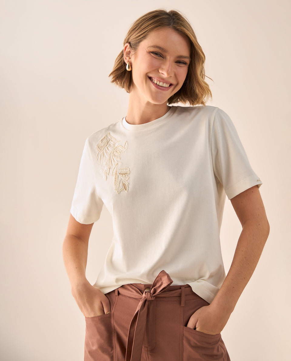 Camiseta Verde Bordado Floral Wild Blooms - Blanco 34_109G001_BLA114202_3
