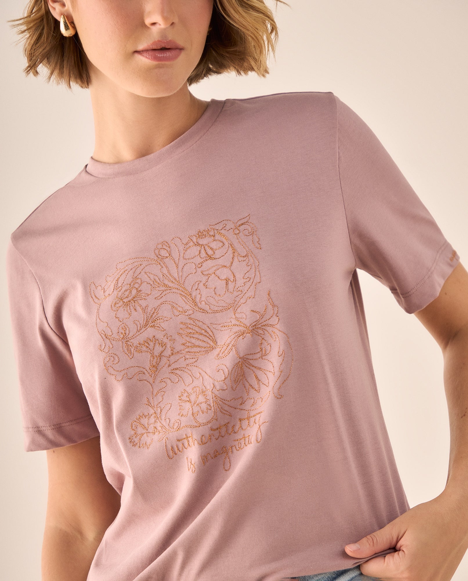Camiseta Verde Bordado Floral Wild Blooms - Rosa 34_109G001_ROS161806_0