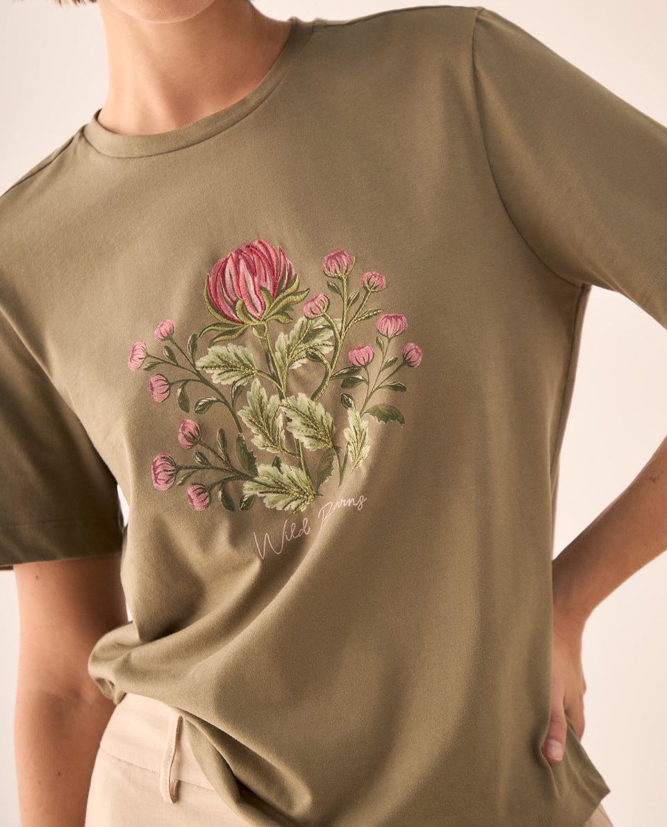 Camiseta Verde Bordado Floral Wild Blooms - Verde 34_109G001_VER180617_3