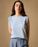 Camiseta con Detalles de Encaje - Azul