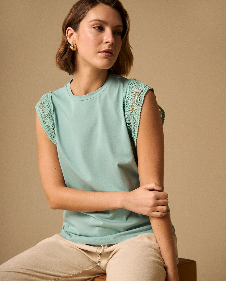 Camiseta con Detalles de Encaje - Verde 34_109G008_VER165815_4