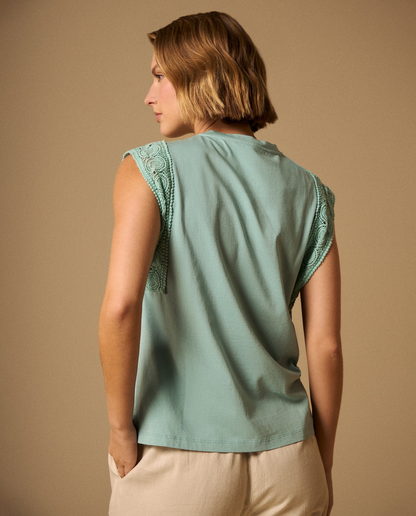 Camiseta con Detalles de Encaje - Verde 34_109G008_VER165815_5
