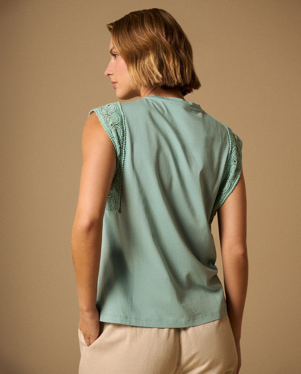 Camiseta con Detalles de Encaje - Verde 34_109G008_VER165815_5