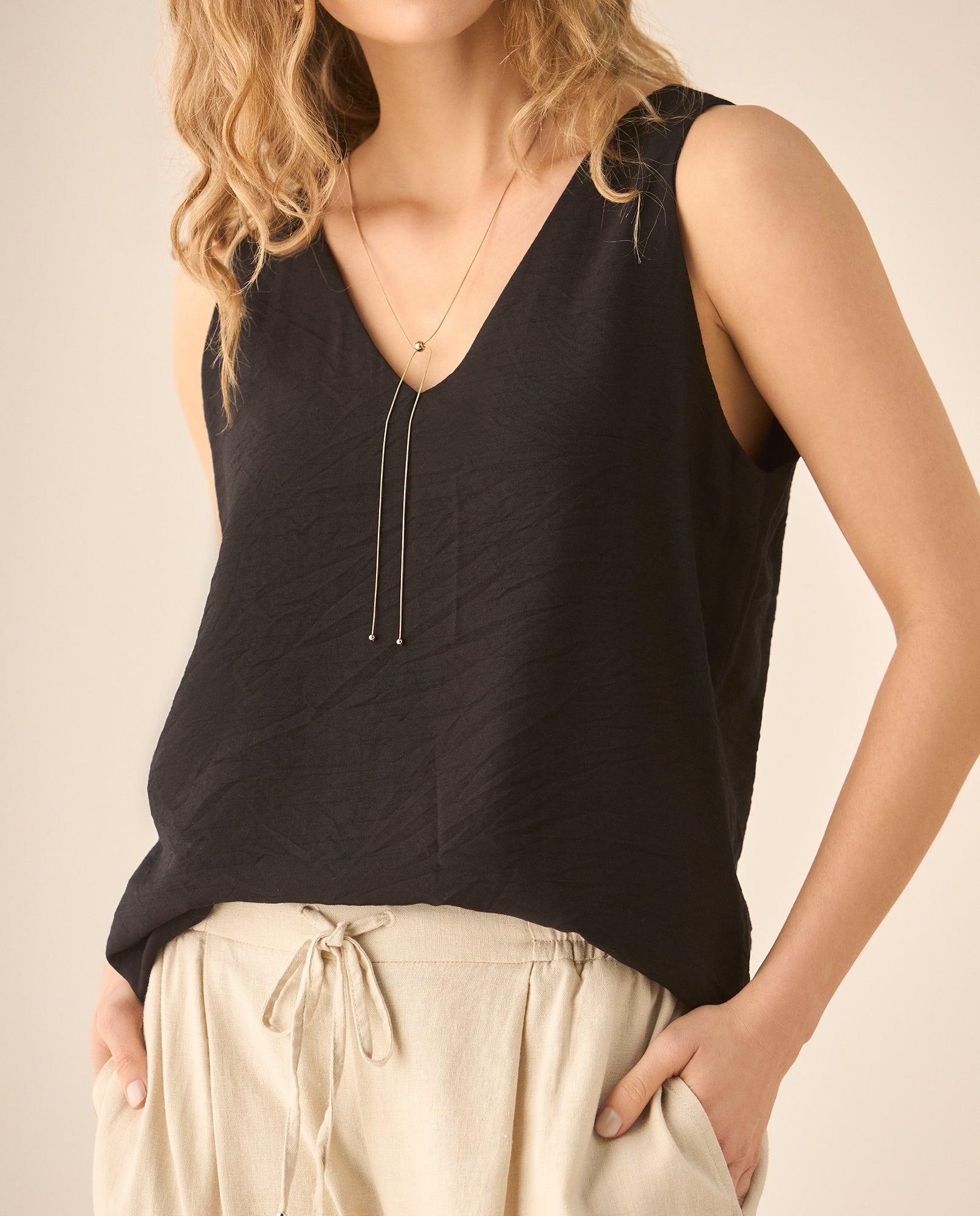 Camisa manga sisa de escote en V para mujer - Negro 34_110G924_NEG190303_4