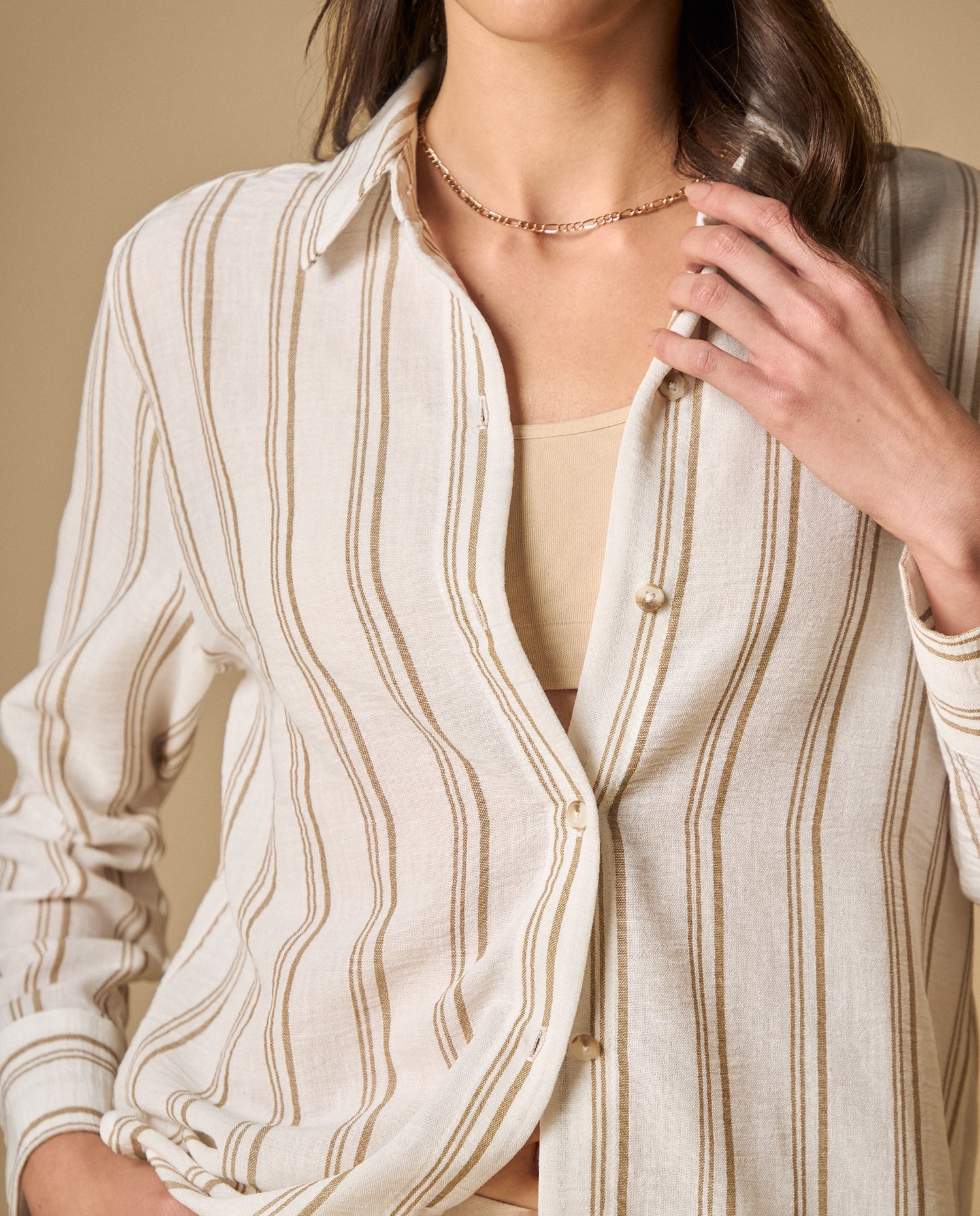 Camisa manga larga con bordado y cuello camisero - Crudo