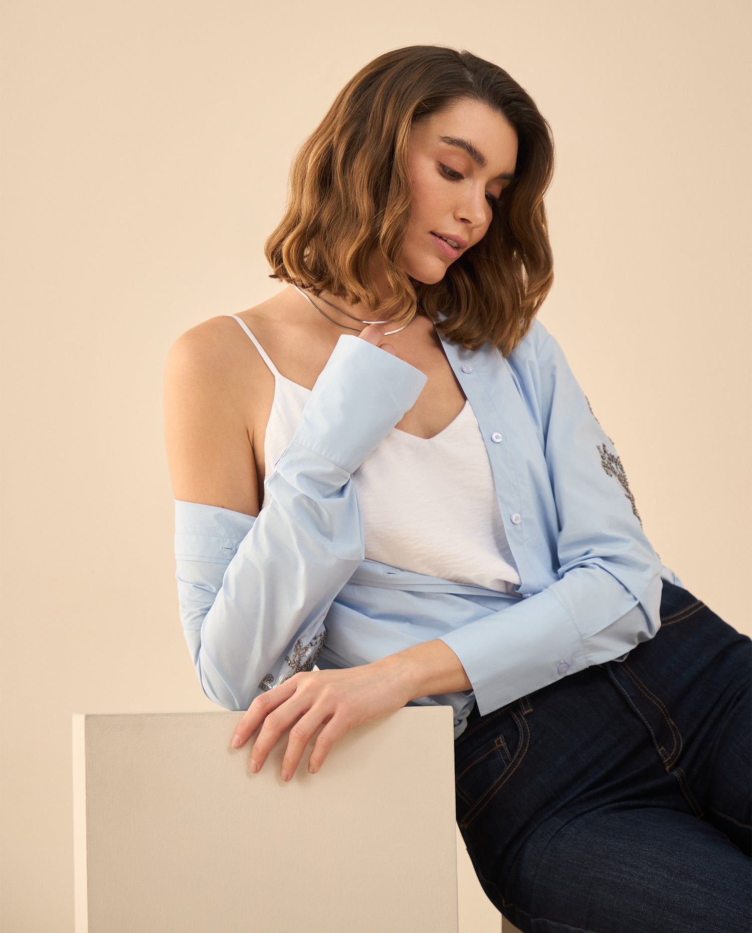 Camisa con apliques de piedras para mujer - Azul