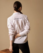 Camisa clásica manga larga con bordado tipográfico para mujer - Blanco