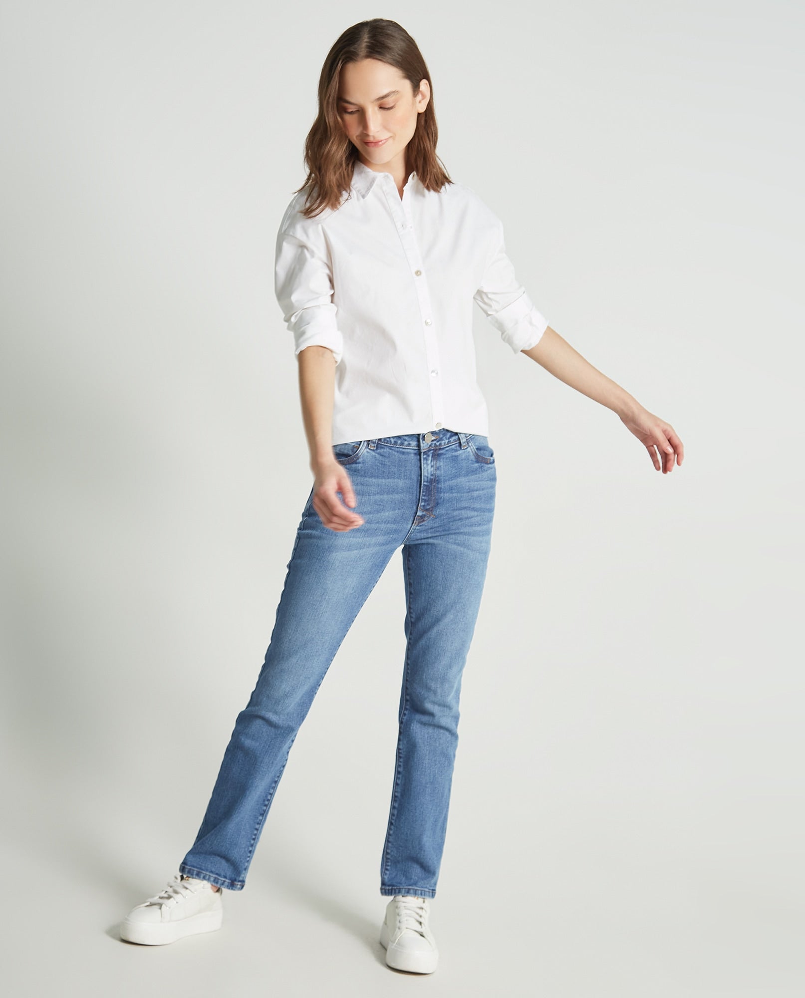 Camisa blanca clásica con bordado en el cuello para mujer - Blanco 34_119D007_A00958_3