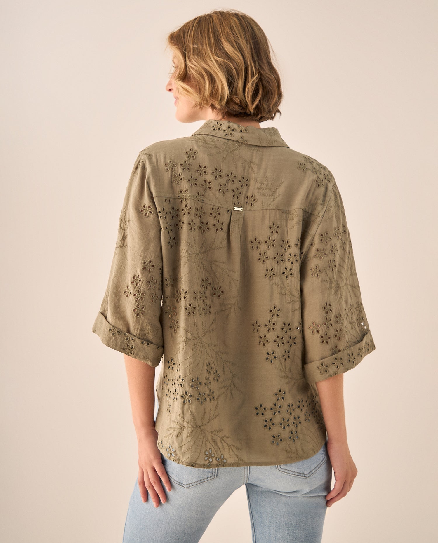 Camisa Verde con Bordados Calados Florales - Verde