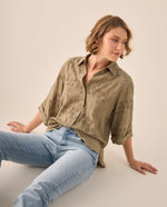 Camisa Verde con Bordados Calados Florales - Verde