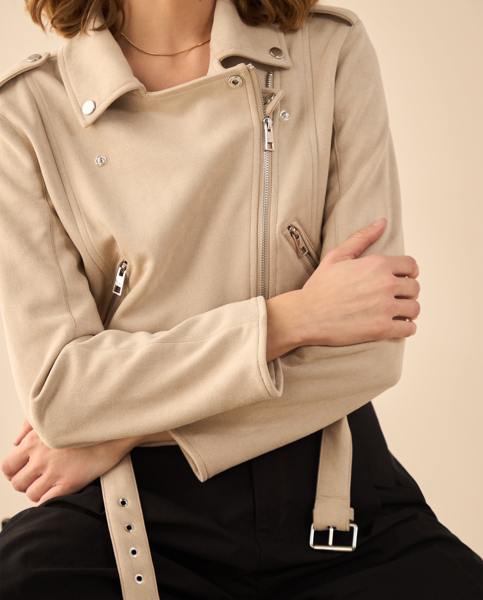 Chaqueta tipo biker en gamuza para mujer - Caqui 34_120G917_CAQ150719_5