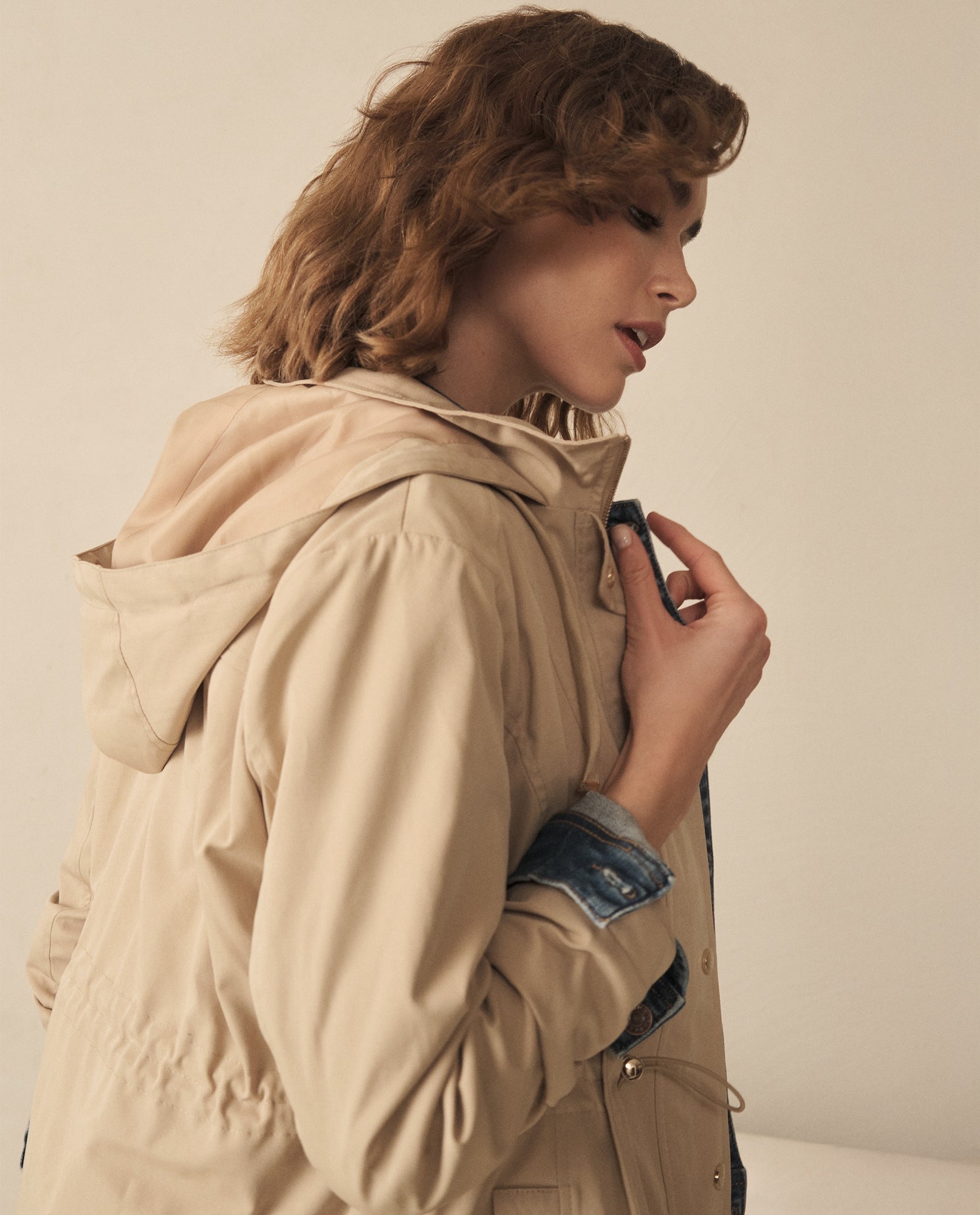 Chaqueta con capucha para mujer - Beige 34_120G919_BEI130607_5