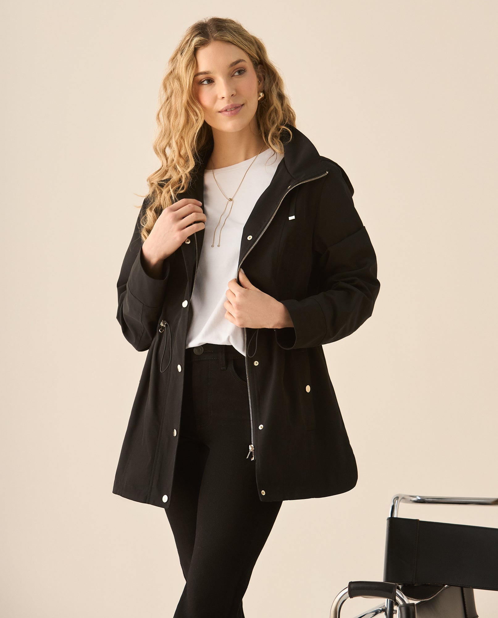Chaqueta con capucha para mujer - Negro 34_120G919_NEG190303_3