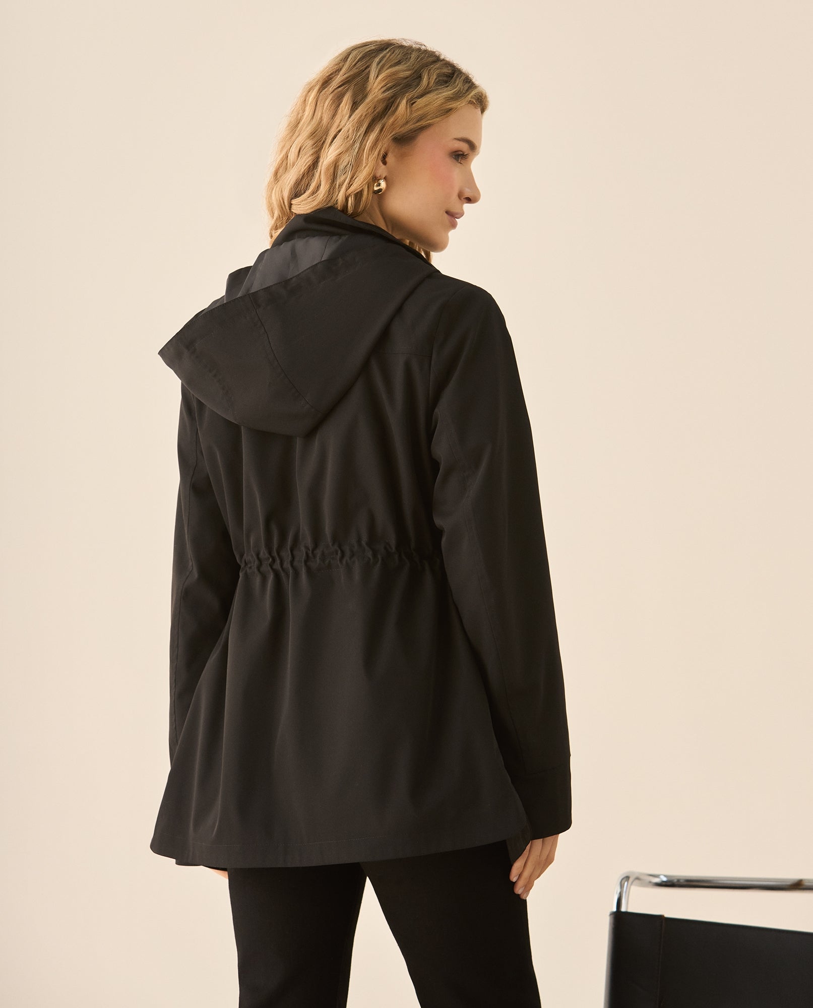 Chaqueta con capucha para mujer - Negro 34_120G919_NEG190303_6