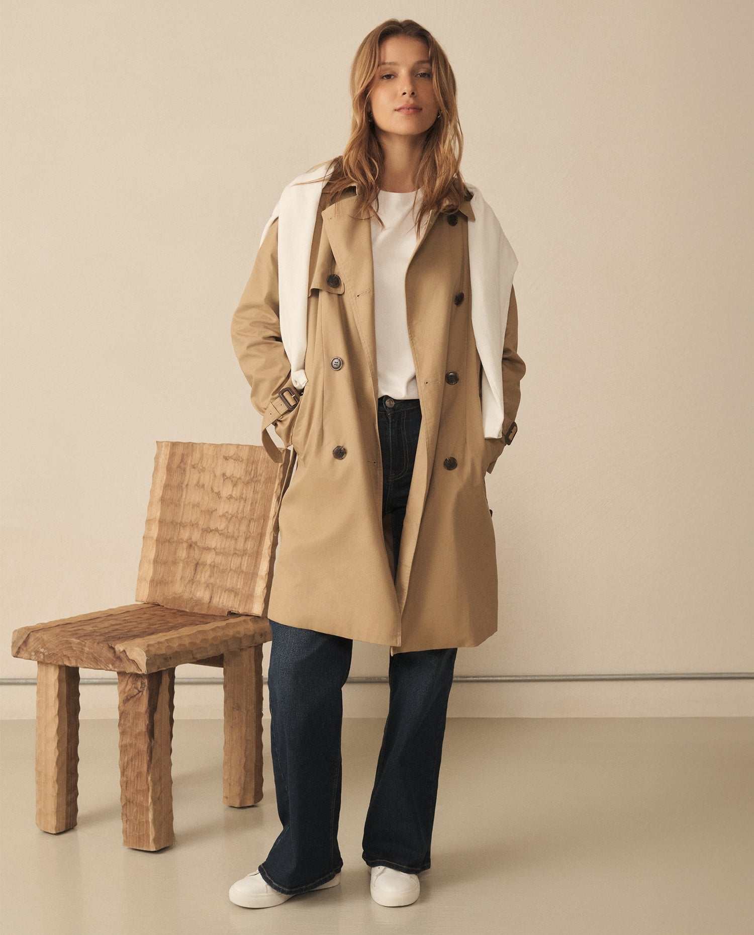 Trench Azul Bahía con Cinturón Ajustable - Café