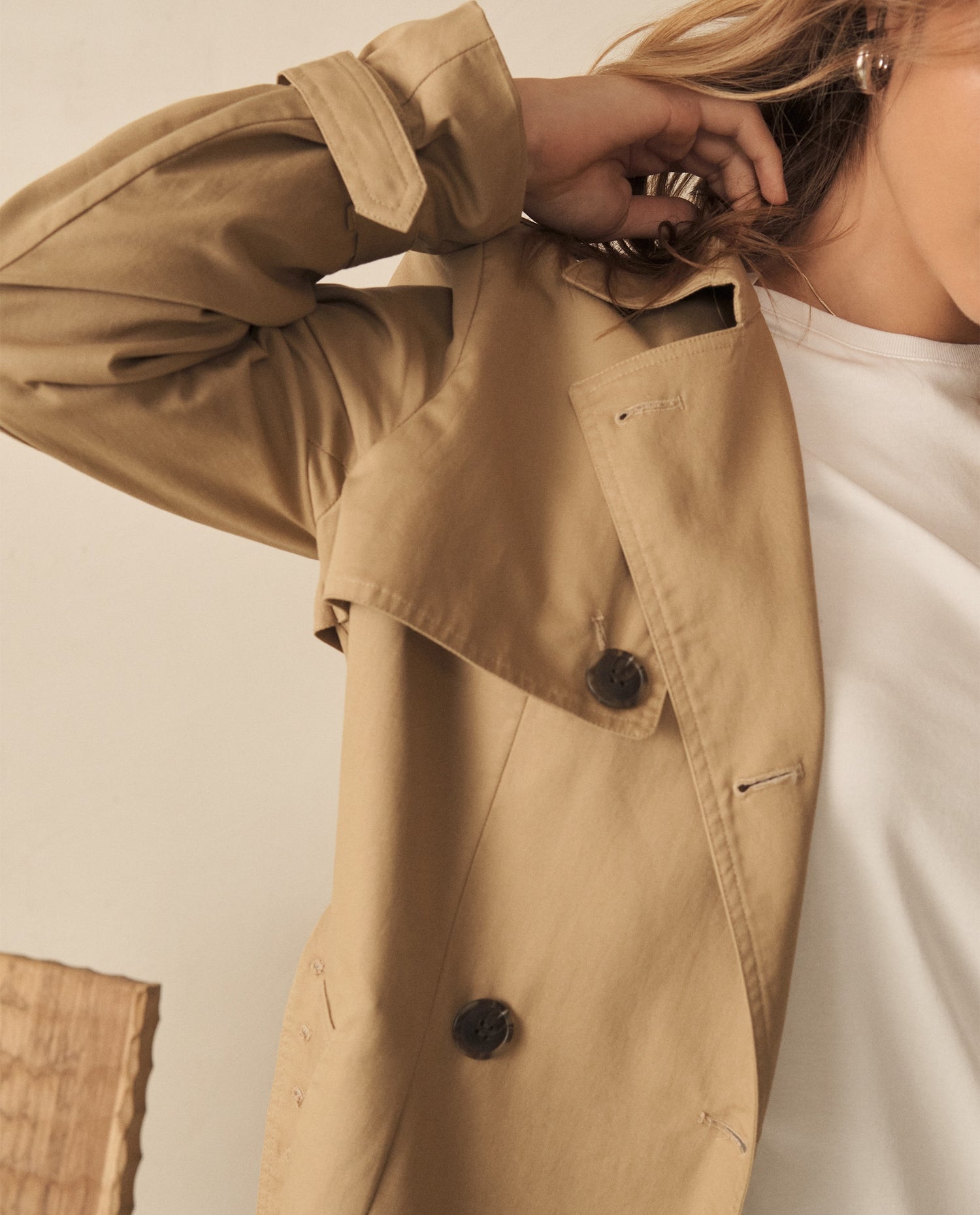 Trench Azul Bahía con Cinturón Ajustable - Café