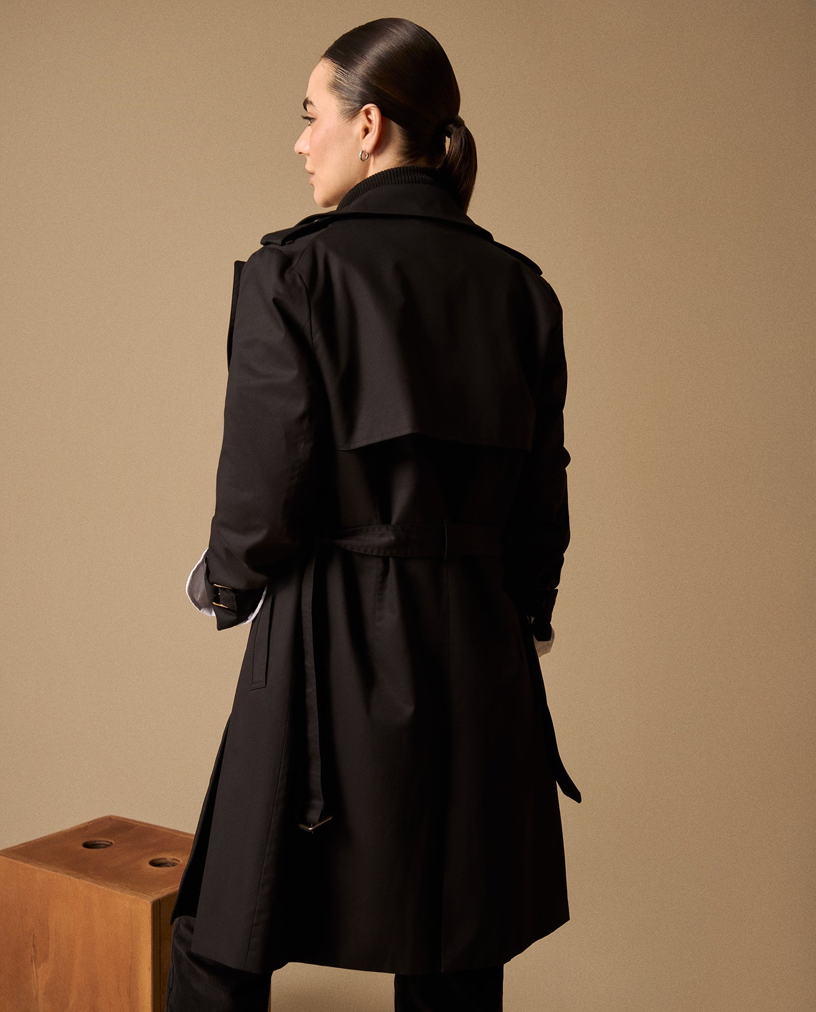Trench Azul Bahía con Cinturón Ajustable - Negro 34_120G921_NEG194003_5