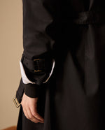 Trench Azul Bahía con Cinturón Ajustable - Negro
