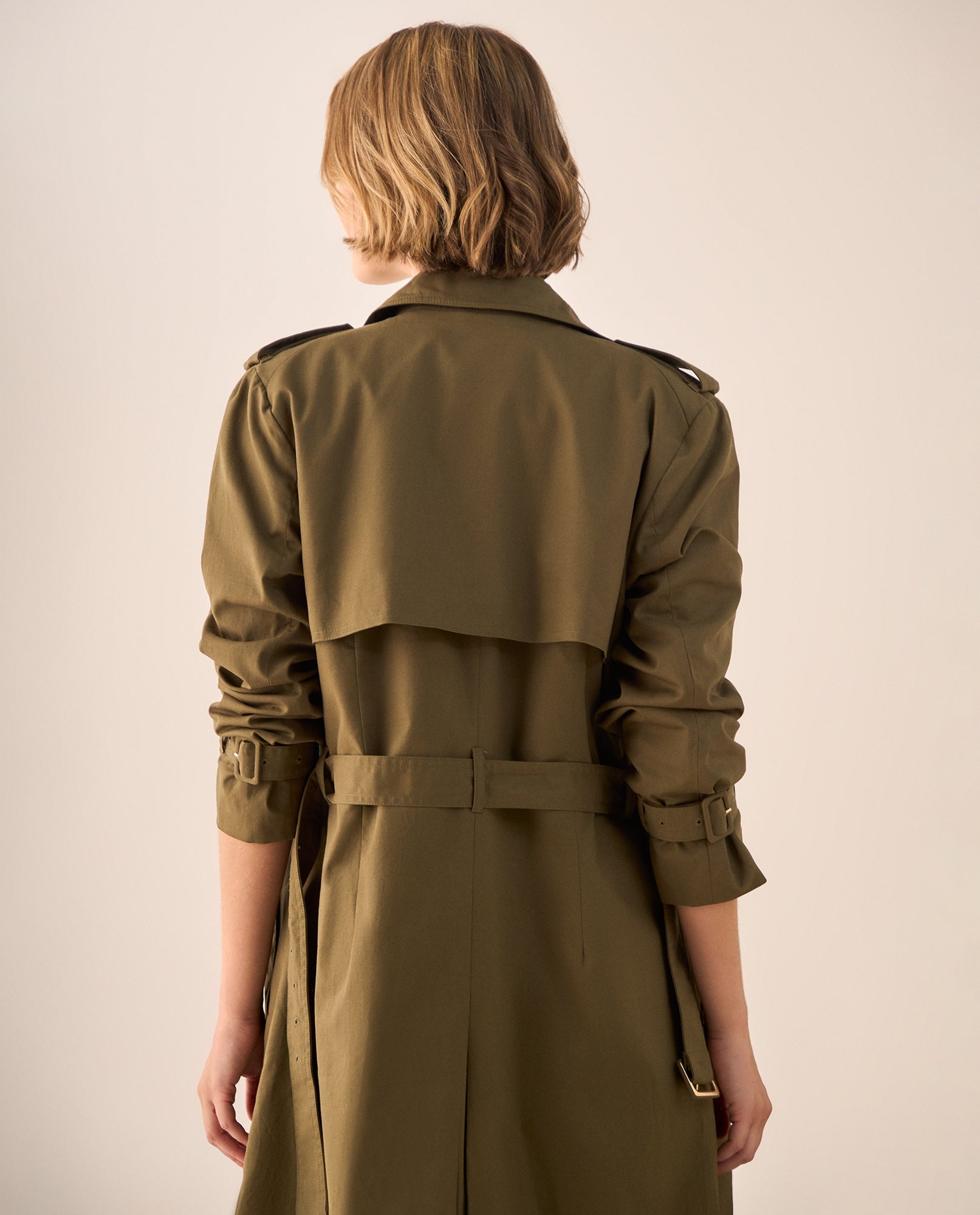 Trench Azul Bahía con Cinturón Ajustable - Verde 34_120G921_VER184105_6
