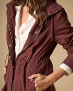 Chaqueta tipo trench con capucha ajustable - Café
