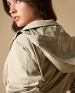 Chaqueta tipo trench con capucha ajustable - Verde