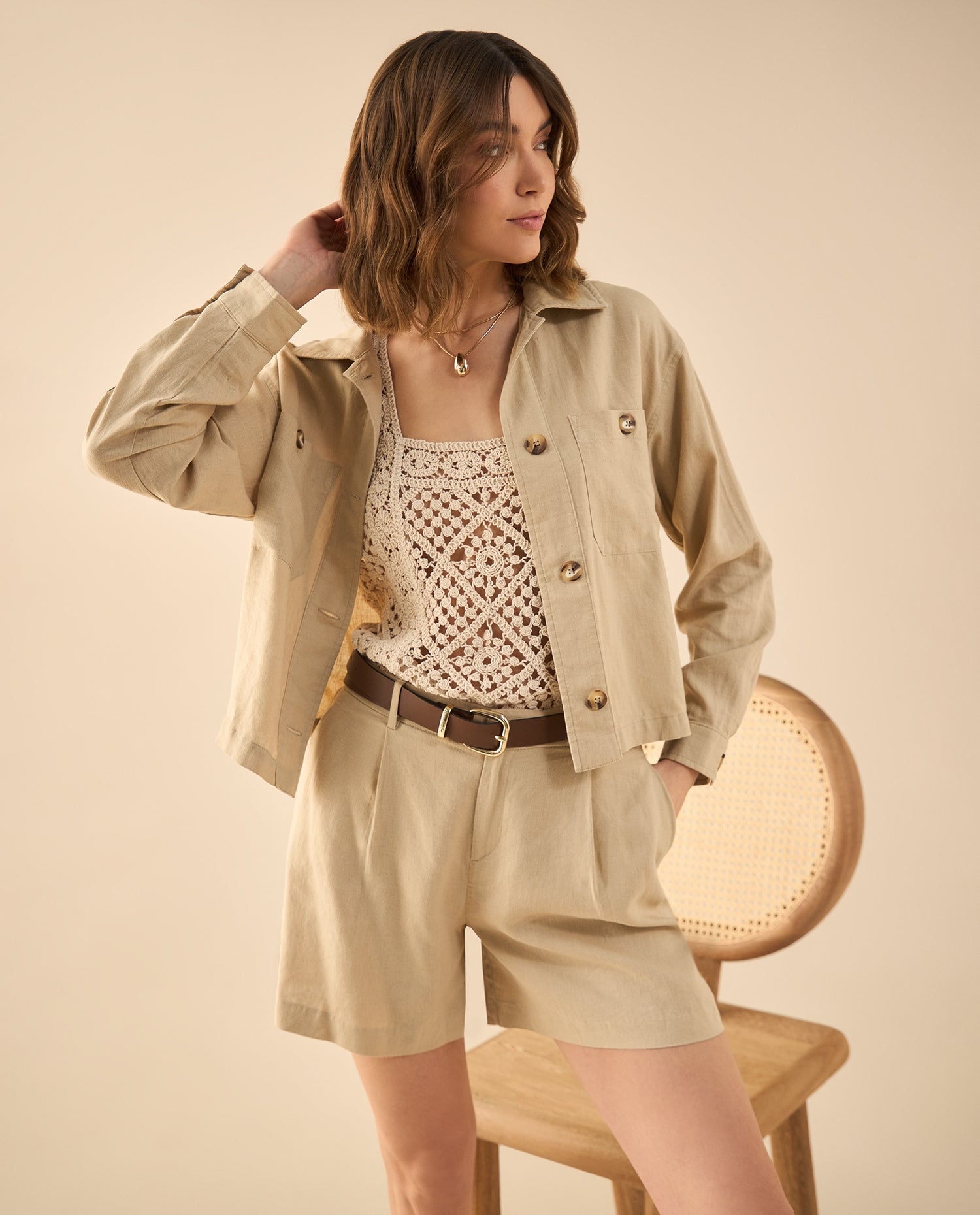 Chaqueta con ajuste de botones para mujer - Beige