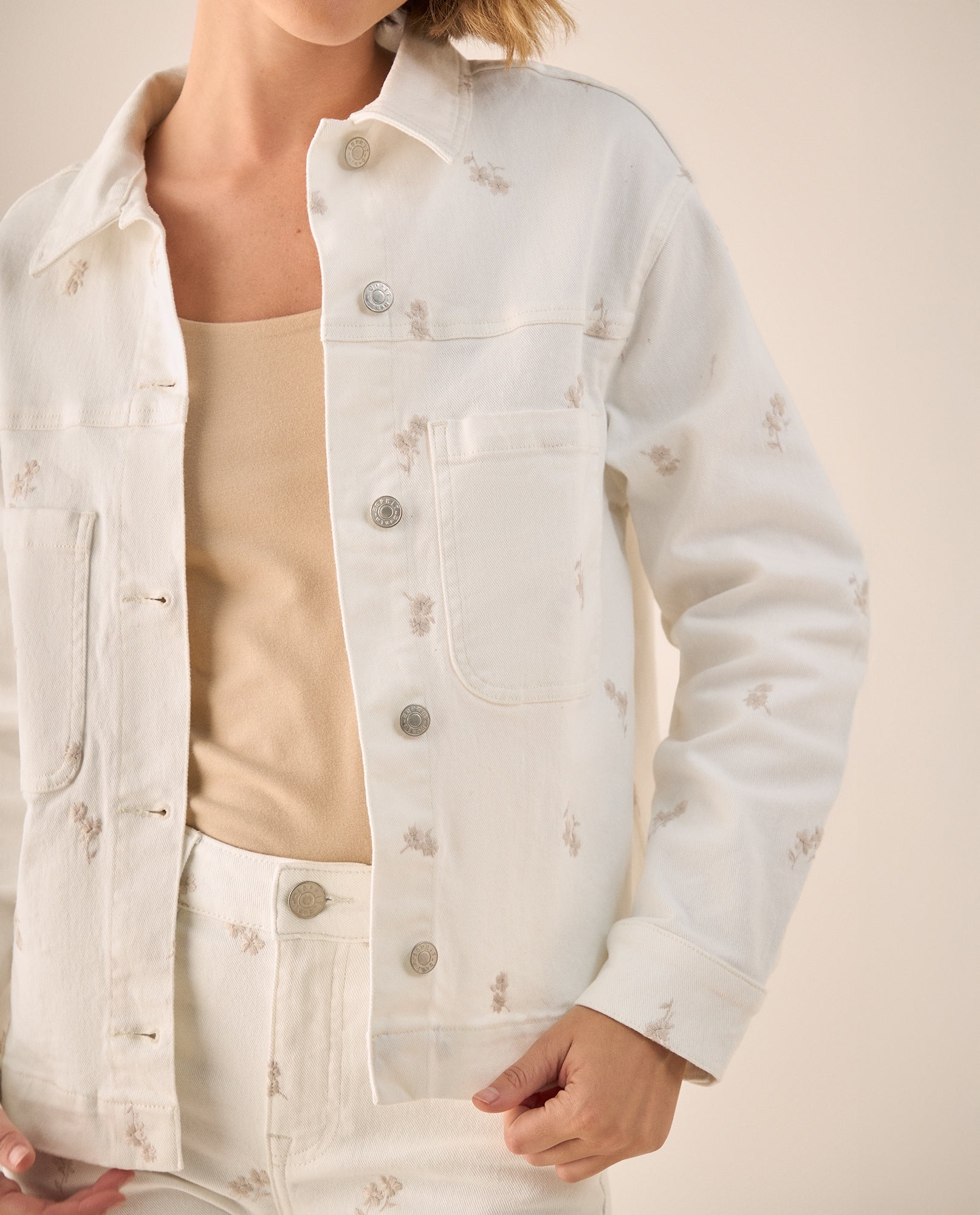 Chaqueta Crudo con Estampado Floral Sutil - Crudo 34_129G000_CRU110602_0