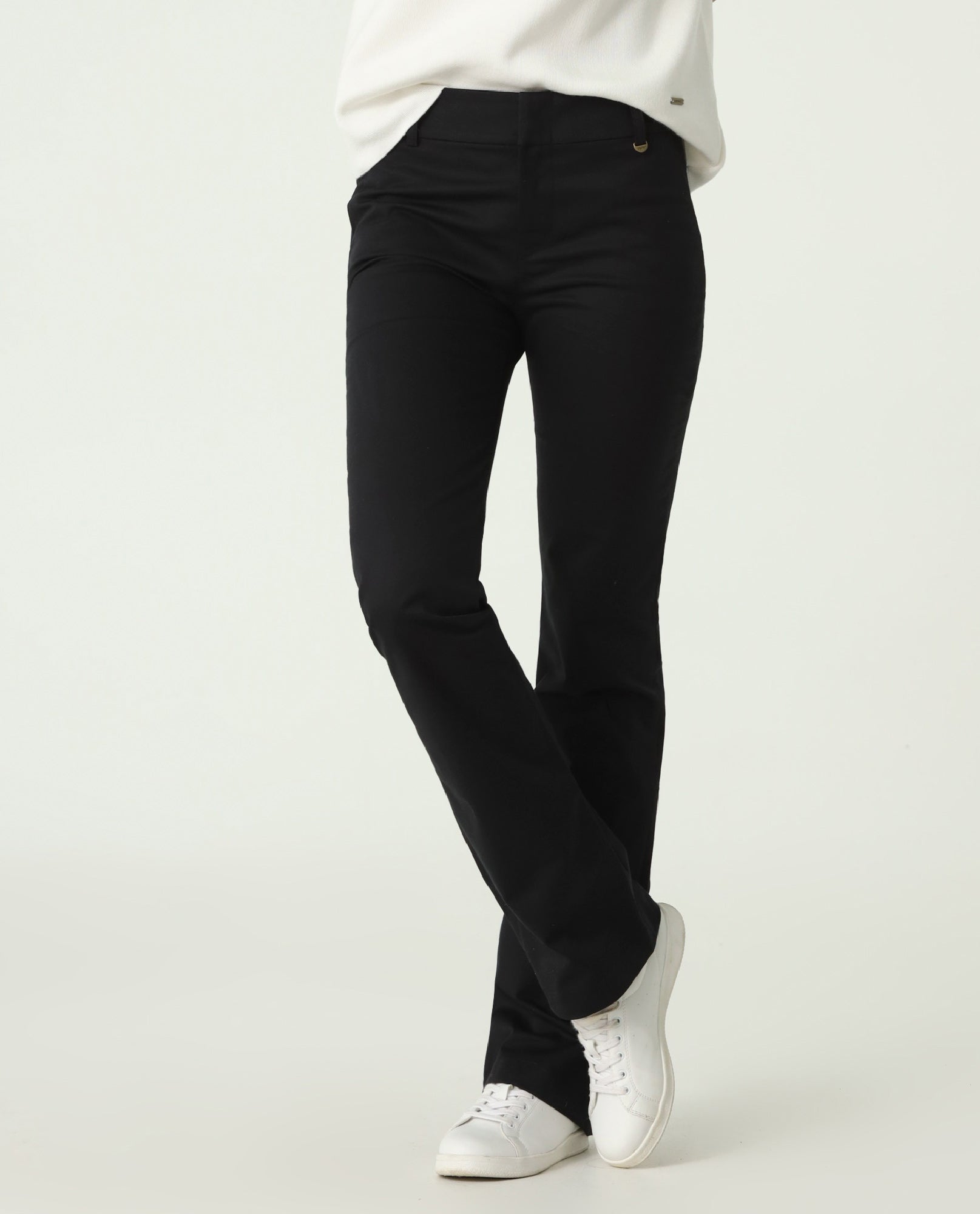 Pantalón Weekend pierna recta con ruedo doblado - Negro 34_1300000_090000_3