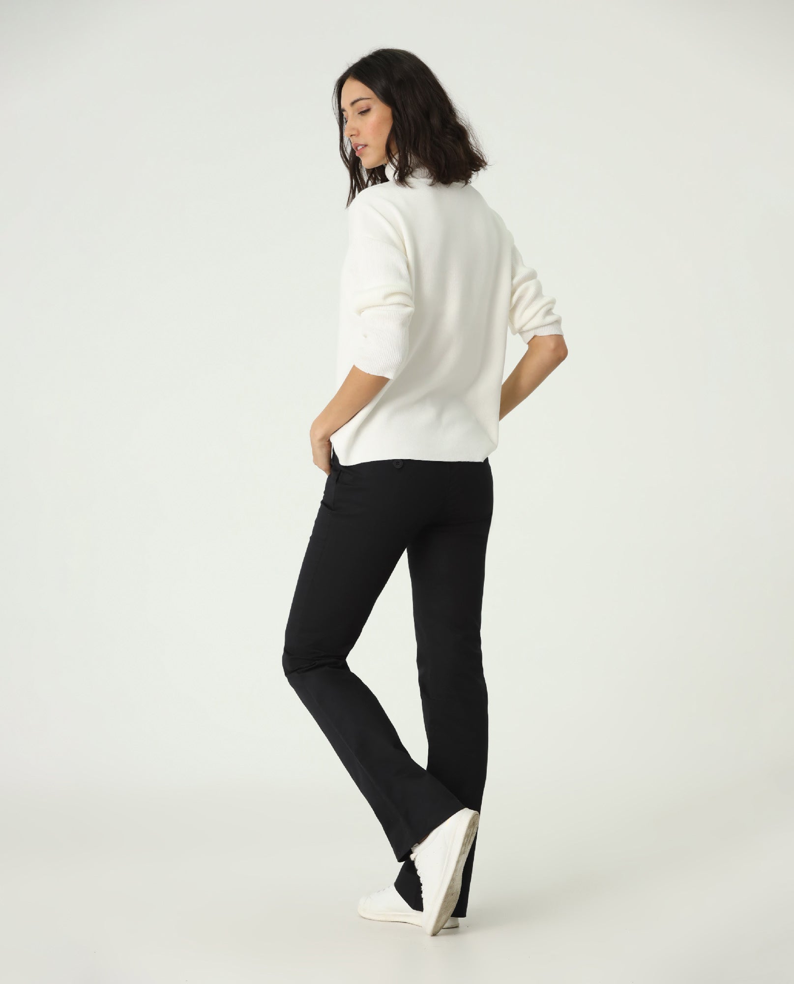 Pantalón Weekend pierna recta con ruedo doblado - Negro 34_1300000_090000_4