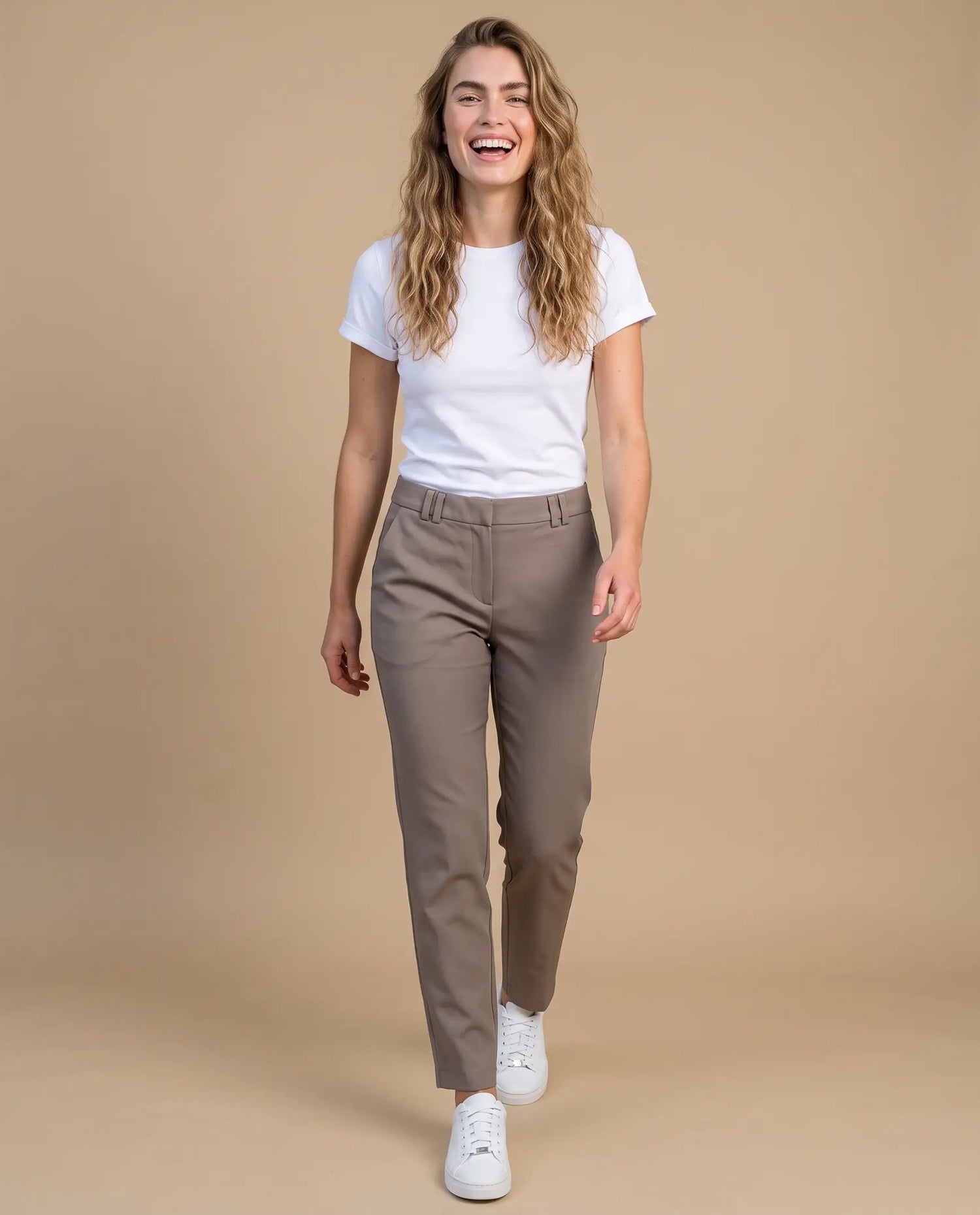Pantalón chino tobillero silueta recta - Café