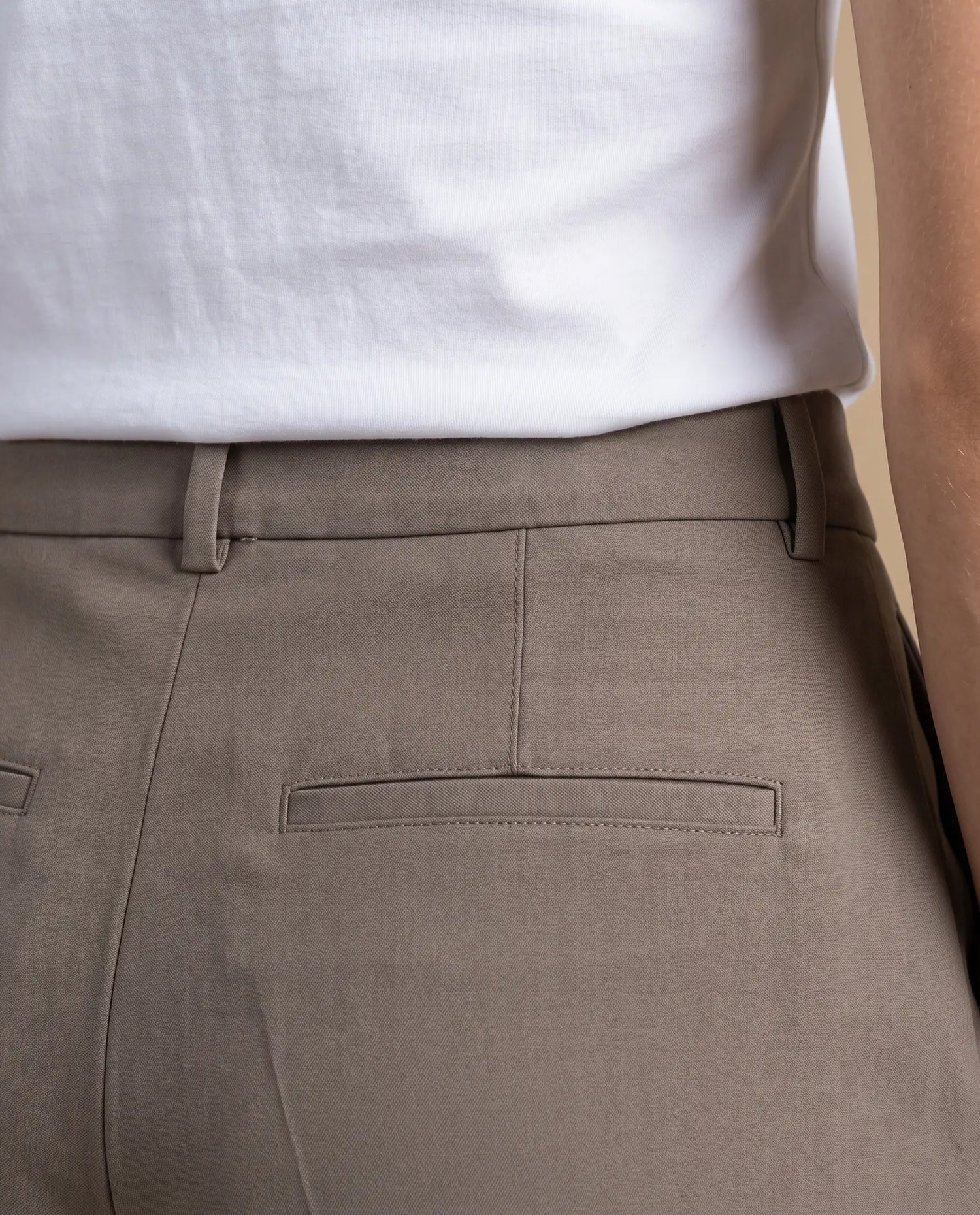 Pantalón chino tobillero silueta recta - Café