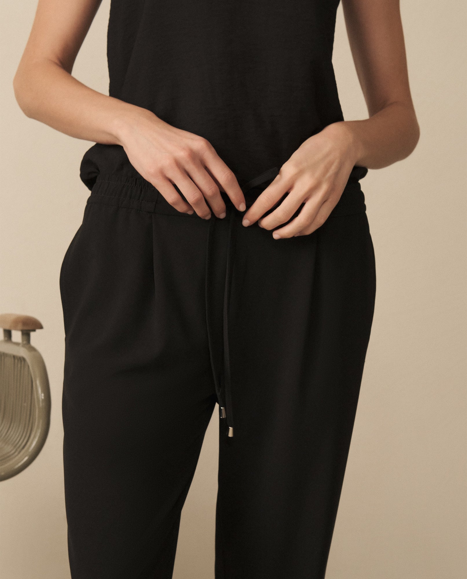 Pantalón elegante ajustable con cordón para mujer - Negro 34_130G915_NEG190303_0
