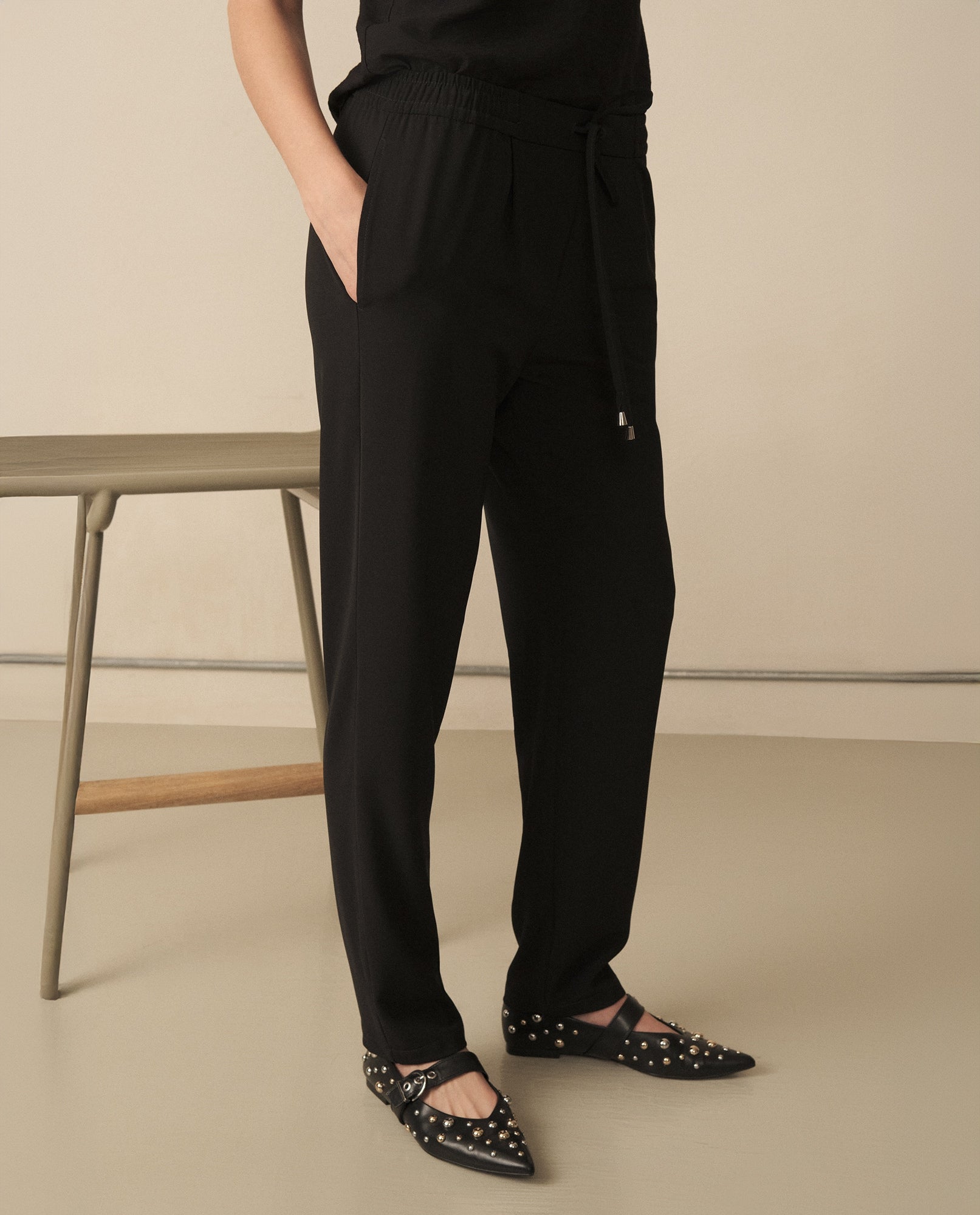 Pantalón elegante ajustable con cordón para mujer - Negro 34_130G915_NEG190303_3