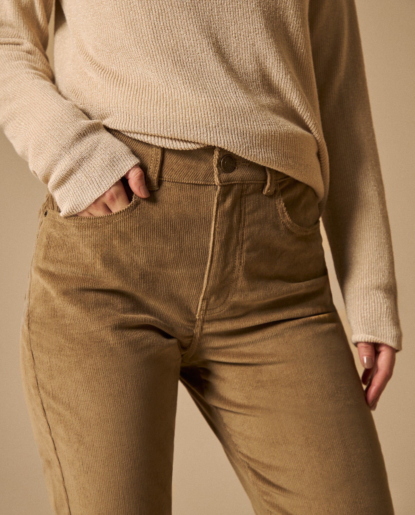 Pantalón Pana Boot Cut - Beige 34_130G920_BEI130607_4