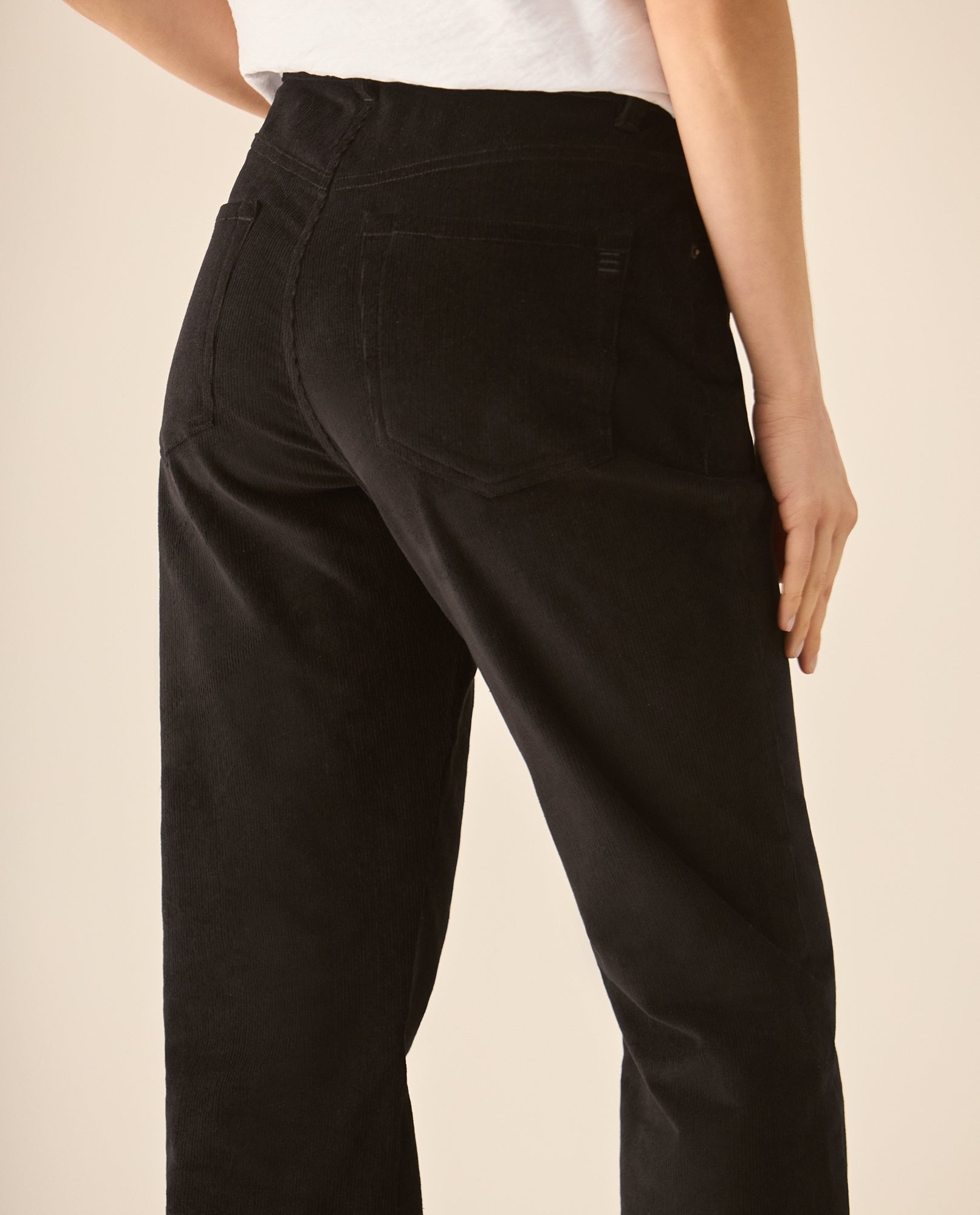 Pantalón Pana Boot Cut - Negro 34_130G920_NEG190303_6
