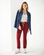 Pantalón con cinturón decorativo para mujer - Rojo