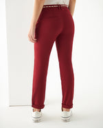 Pantalón con cinturón decorativo para mujer - Rojo