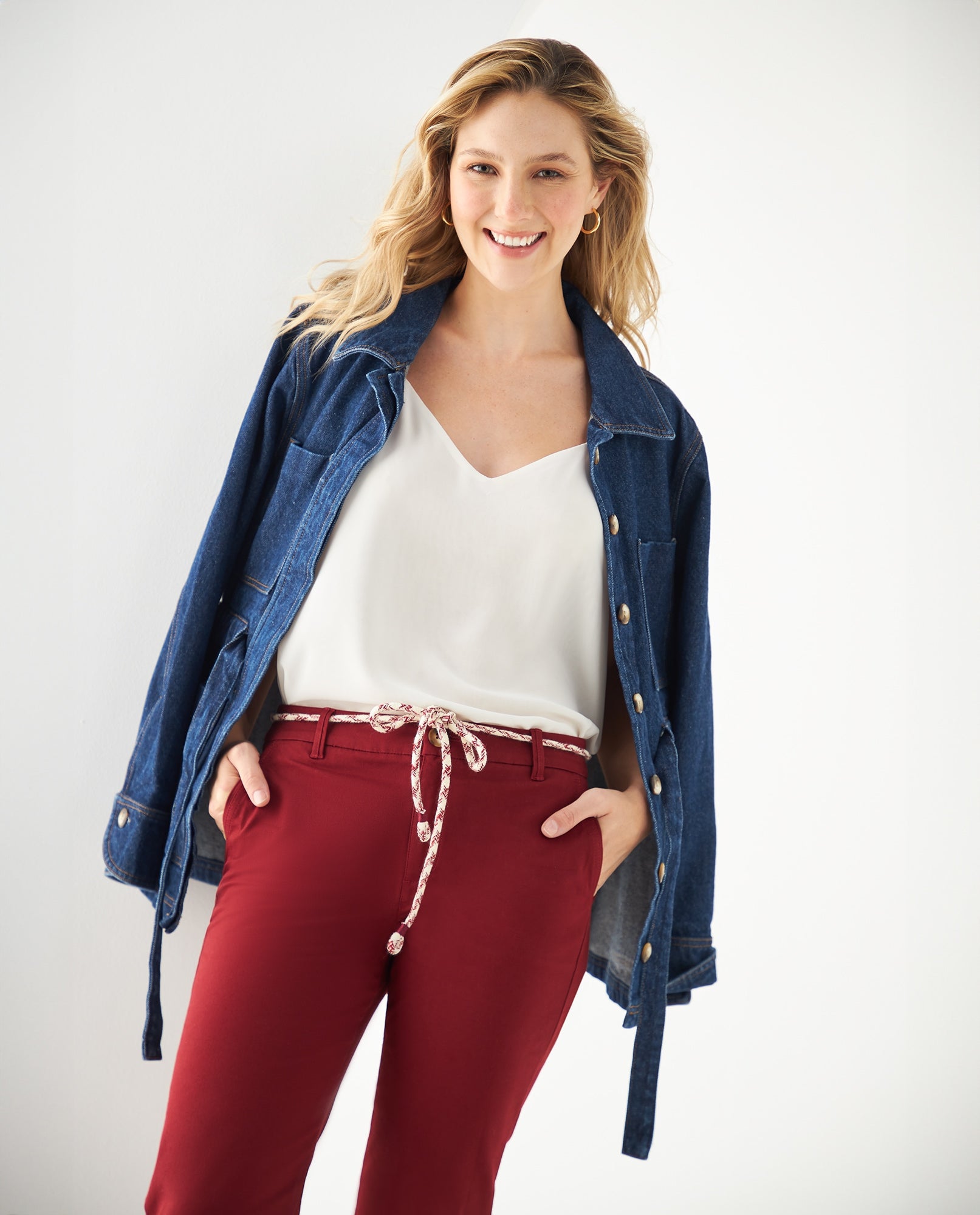 Pantalón con cinturón decorativo para mujer - Rojo 34_131F010_ROJ191930_6