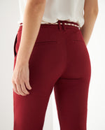 Pantalón con cinturón decorativo para mujer - Rojo