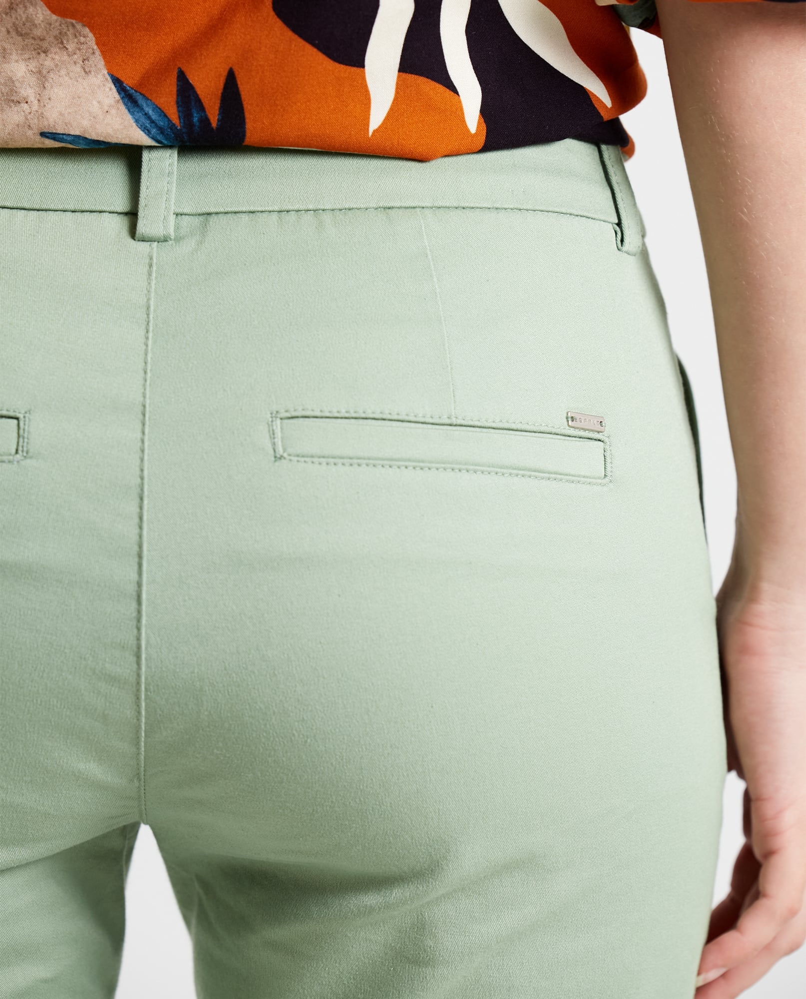 Pantalón con bolsillos diagonales para mujer - Verde 34_132E001_A00969_6