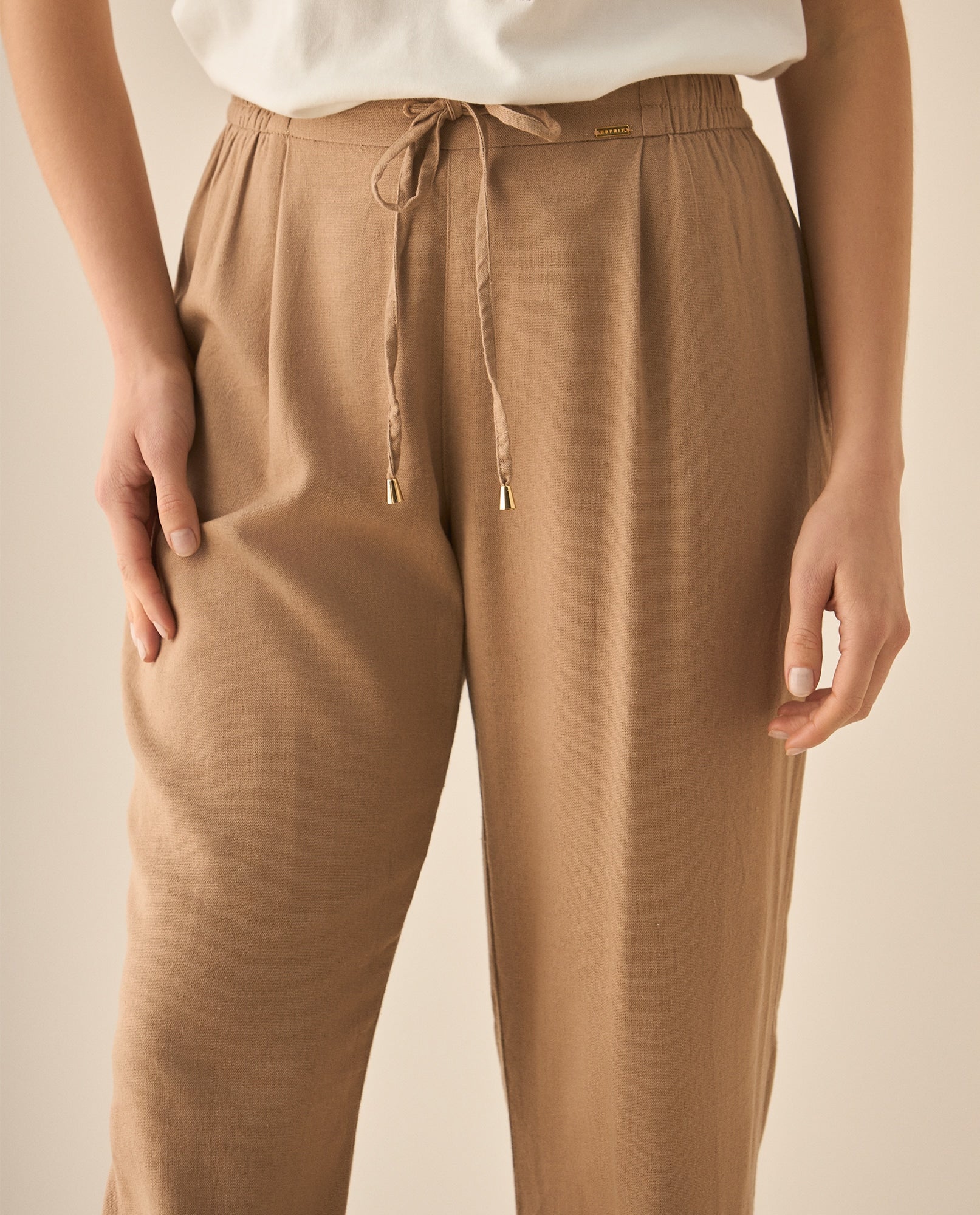 Pantalón bota recta con pretina elástica para mujer - Café 34_133G007_CAF171319_4
