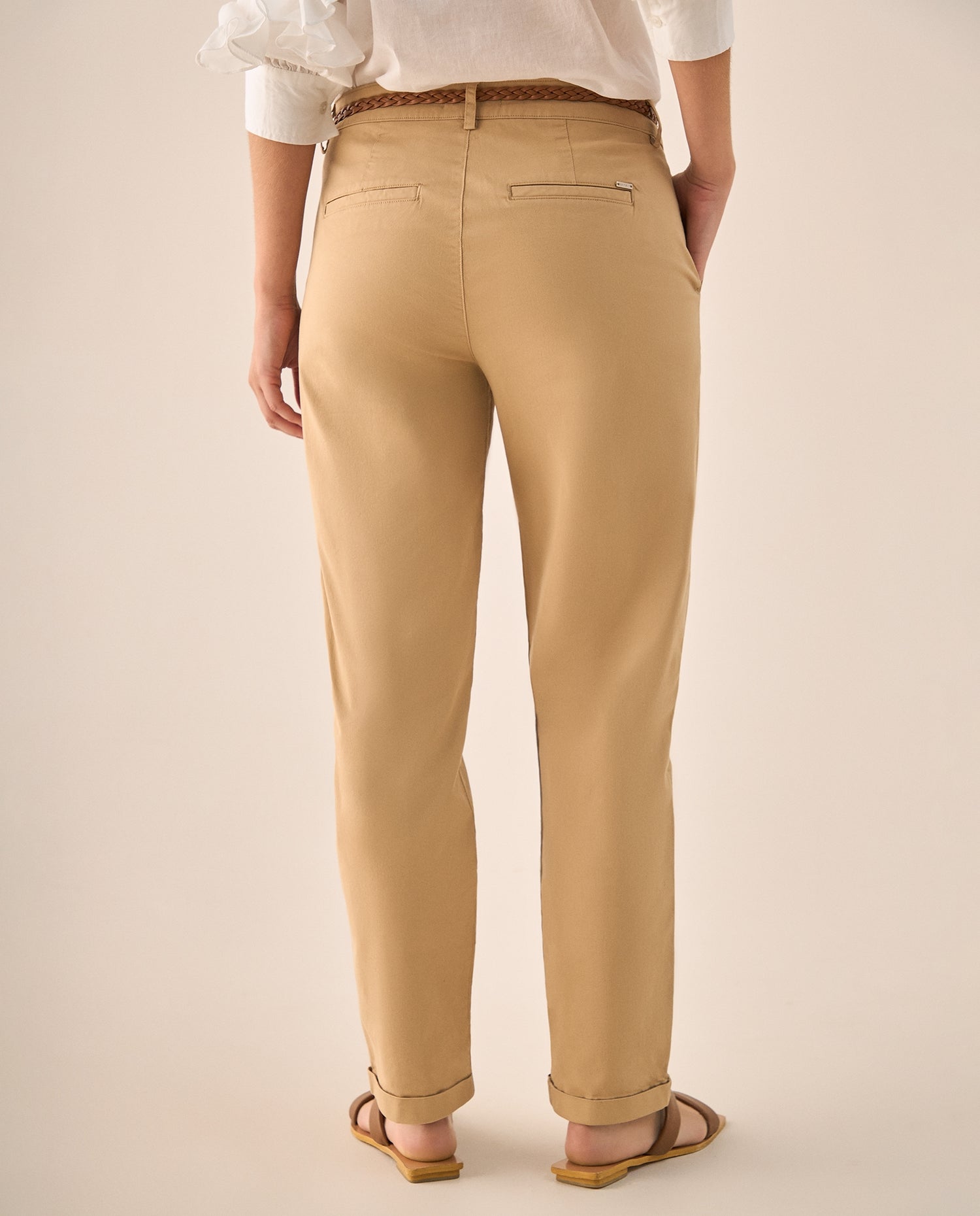 Chino Beige con Cinturón Trenzado - Beige