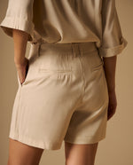 Shorts con Cinturón - Crudo