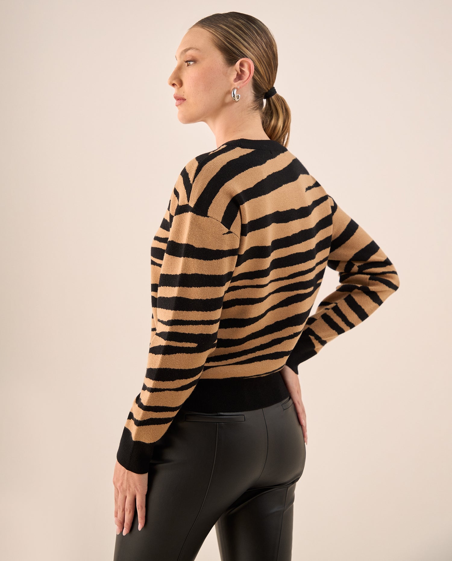 Suéter Tejido Estampado Leopardo Negro - Café