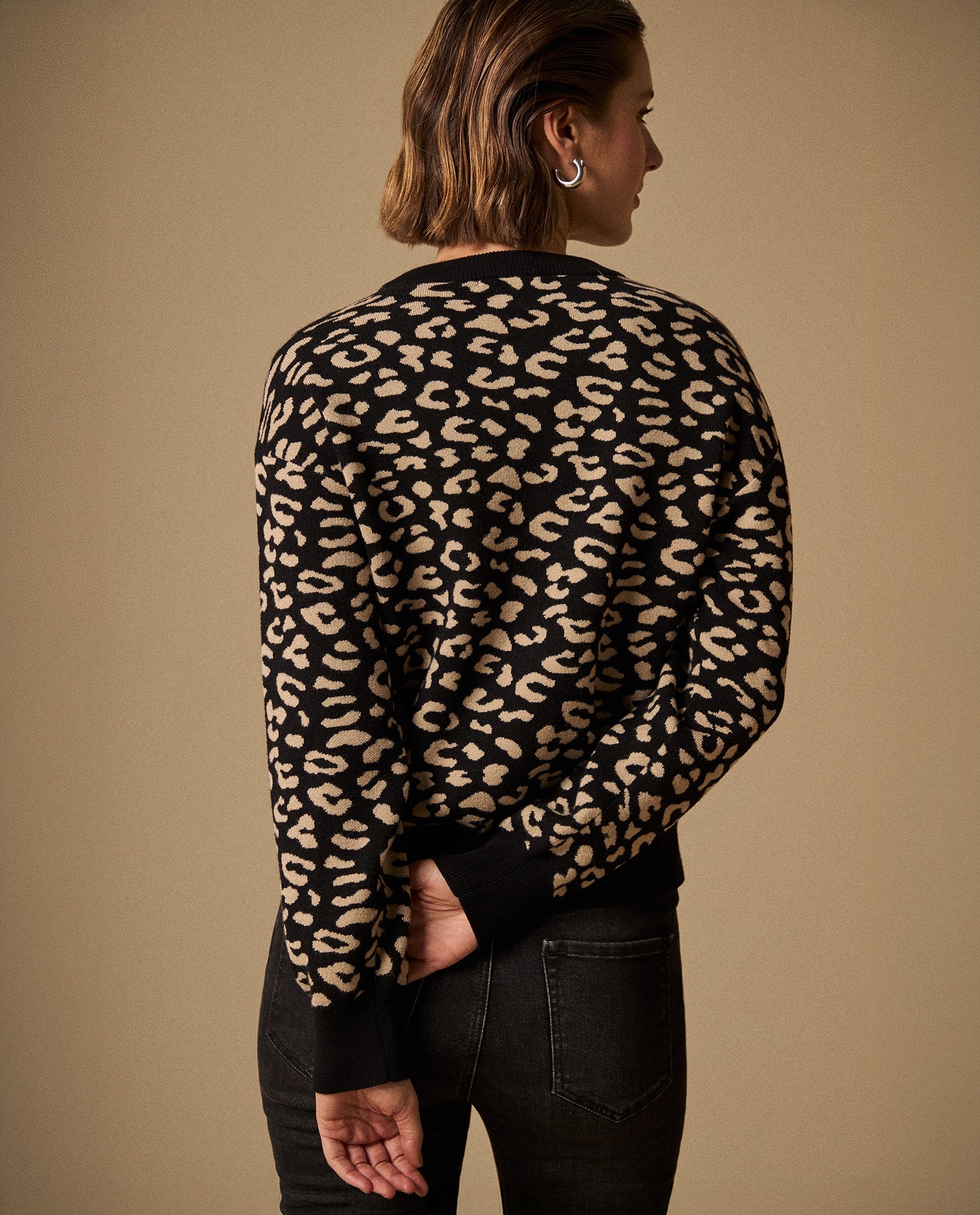 Suéter Tejido Estampado Leopardo Negro - Negro 34_169G700_NEG190303_5